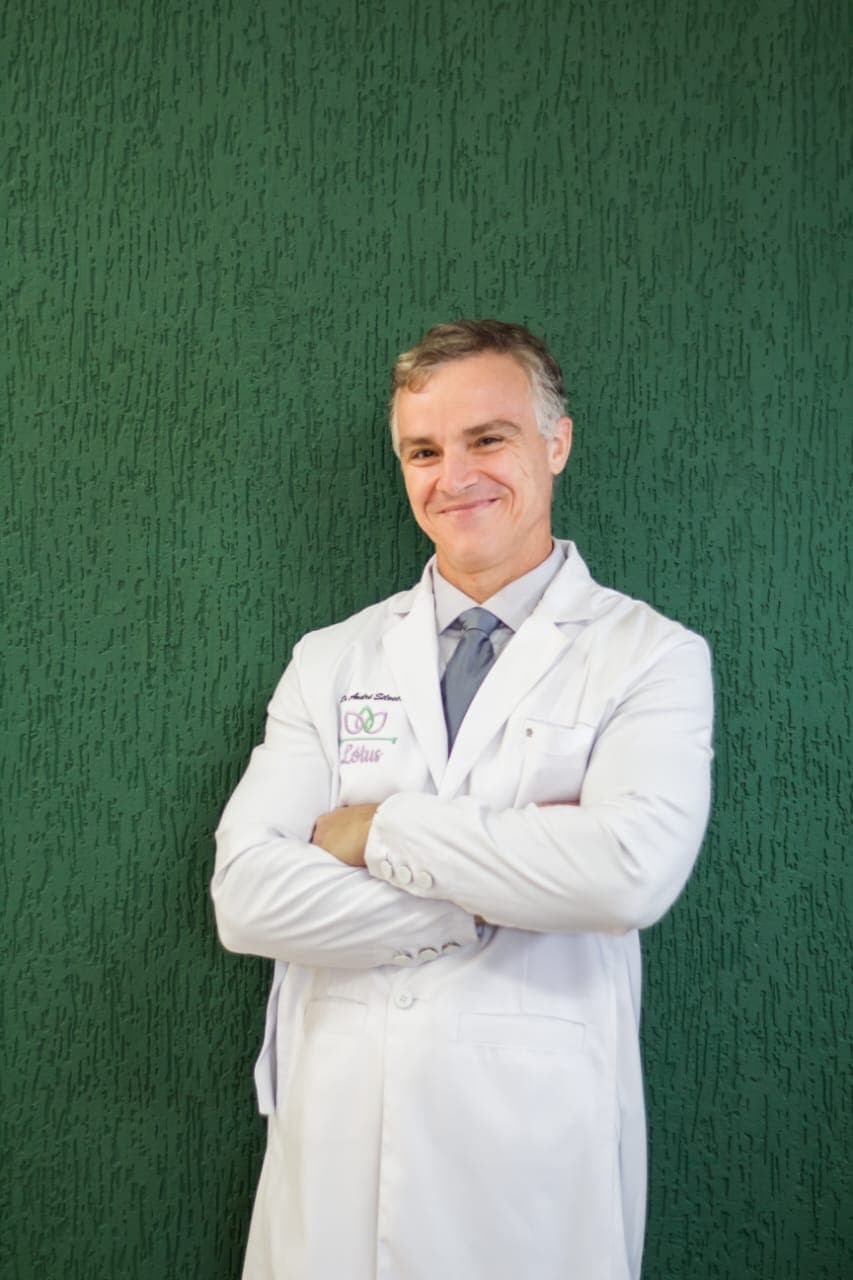 Retrato institucional do Dr. André